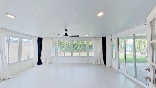 Building Photo - 14321 Riviera Dr