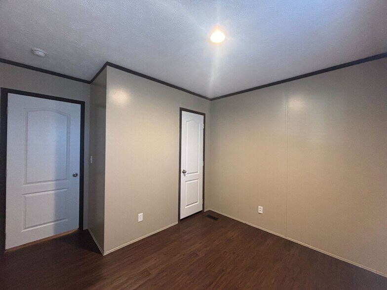 Building Photo - 606 Eloise St