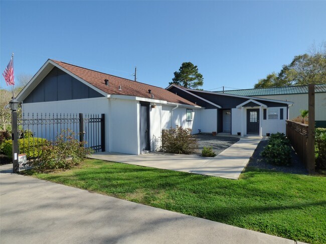 Building Photo - 4832 FM 2218 Rd