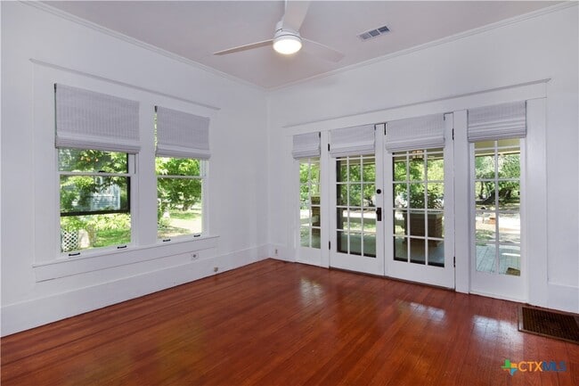 Building Photo - 620 Rogers St