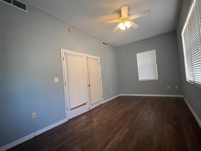 Building Photo - 642 Wells Ct