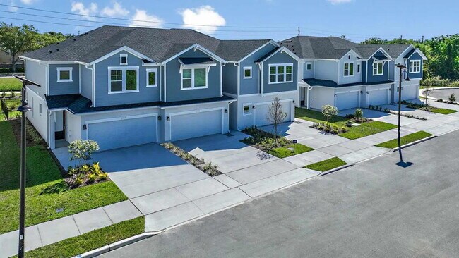 Building Photo - Spacious 4-Bedroom Corner Townhome with Loft & Lake Views in Ocoee