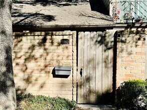 Building Photo - 5860 Sampley Way
