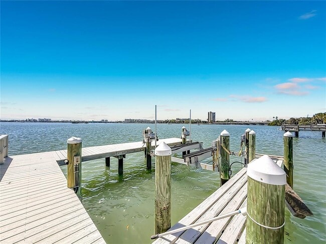 Building Photo - 1840 Shore Dr S