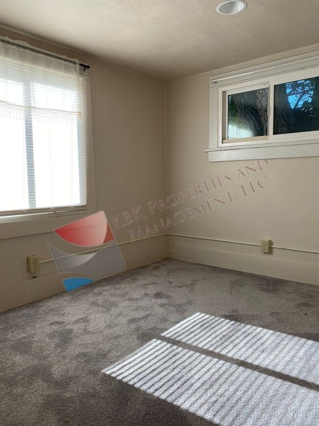 Building Photo - 210 Alamosa Ave