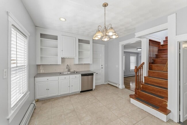 Building Photo - Pawtucket/Woodlawn Single Family Home - $2,495