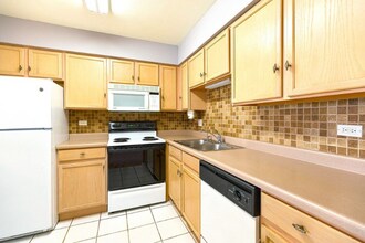 Building Photo - 219 W Ct of Shorewood