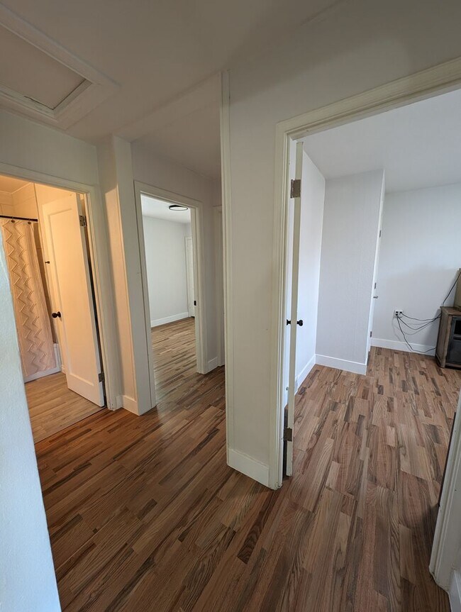 Building Photo - Updated 3 Bedroom Charmer in the Heart of ...