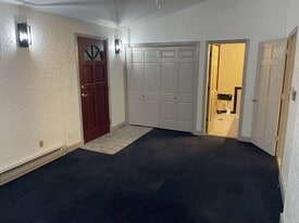 Building Photo - 318 S 15th St