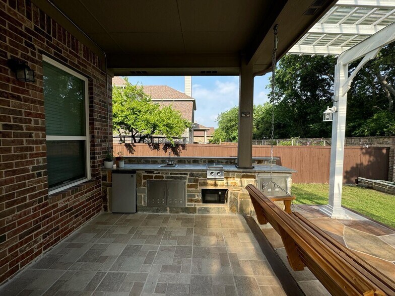 Building Photo - 14075 Doonan Xing