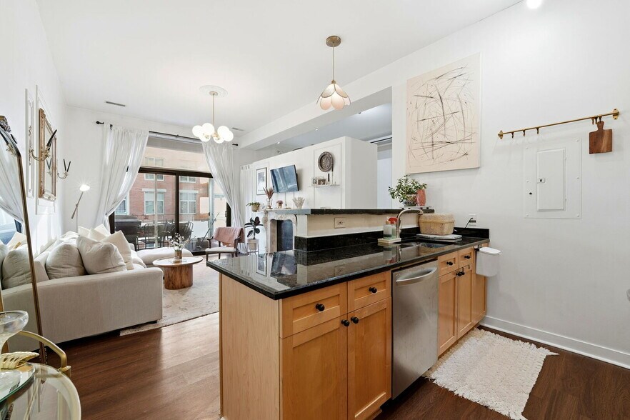 Building Photo - 949 W Madison St