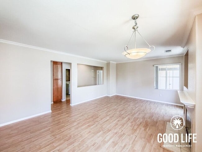 Building Photo - 10880 Serafina Ln