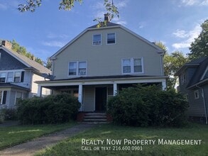 Building Photo - 1499 Maple Rd