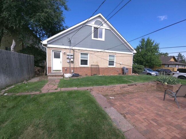 Building Photo - 896 18th St