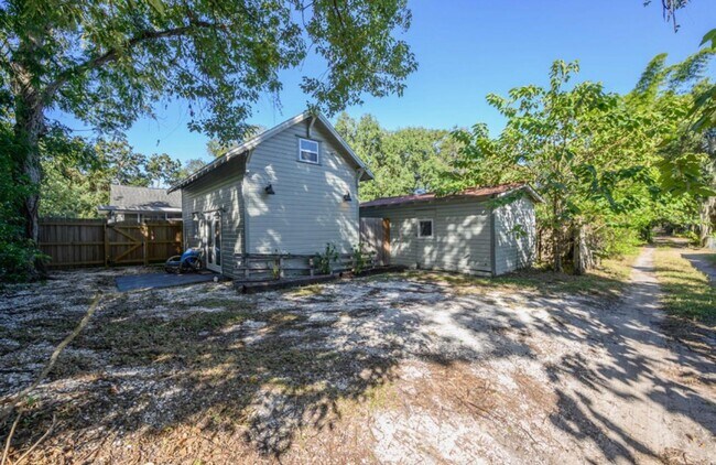 Building Photo - 7201 N Highland Ave