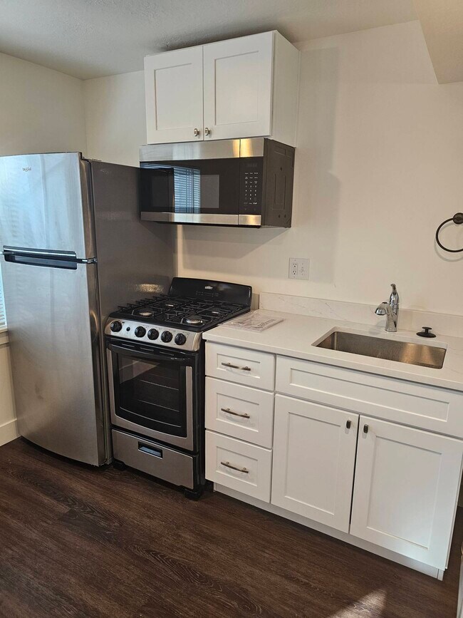 Building Photo - 725 N 150 E