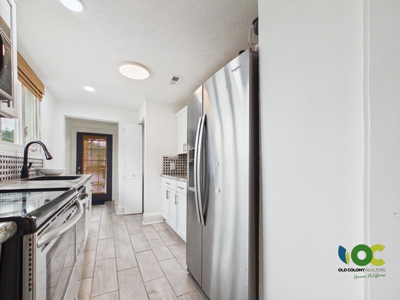Kitchen - 614 N Front St