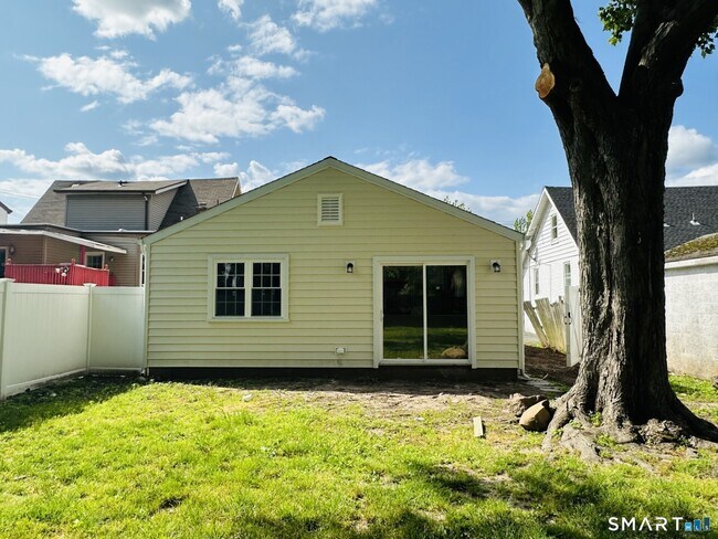 Building Photo - 100 Ruden St