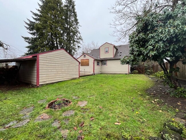 Building Photo - 3 Bedroom 2 Bath McMinnville OR