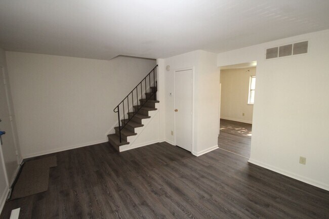 Building Photo - 1473 Charlestown Dr