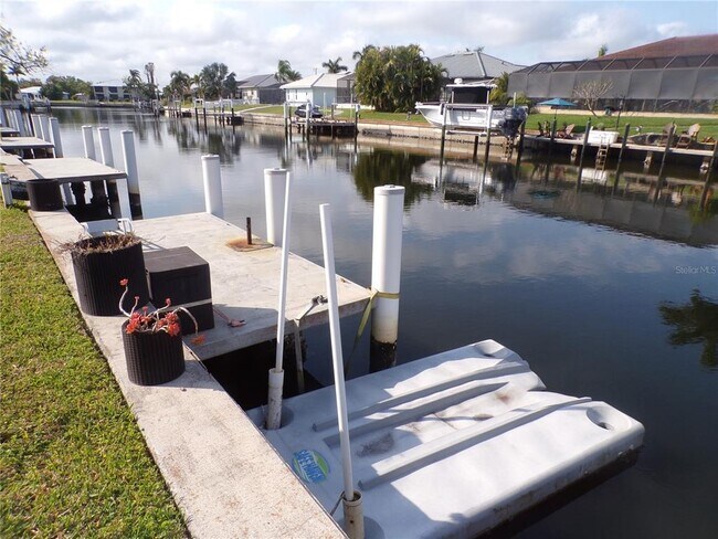 Building Photo - 1335 Mineo Dr