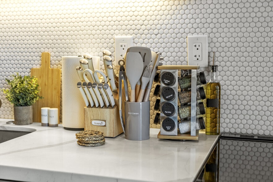 Building Photo - 1812 Hickory St