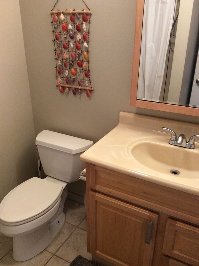 Building Photo - Mostly furnished upstairs 2 bed., 2 full bathroom Kihei Shores condo