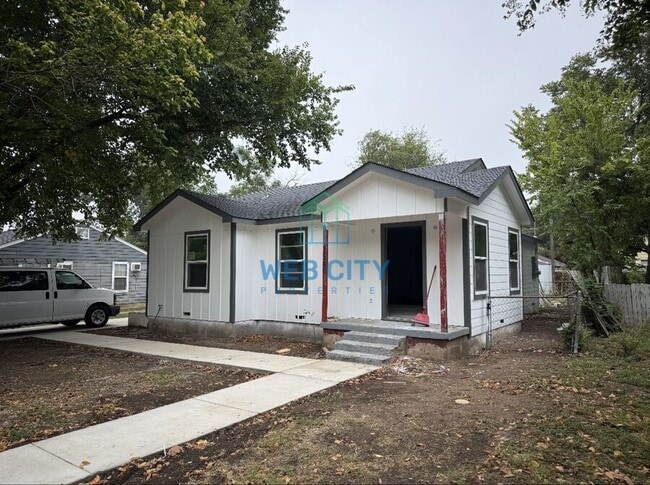 Building Photo - 2546 Kathleen Ave
