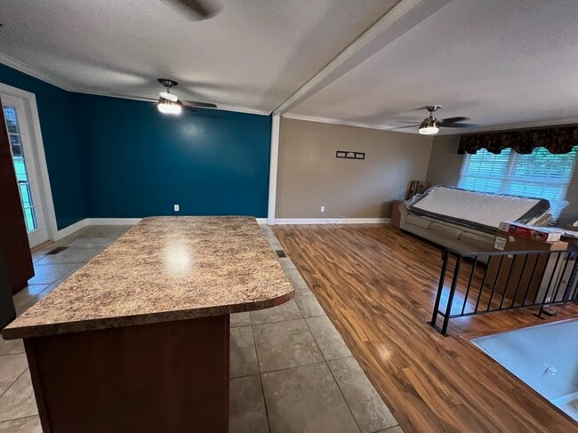 Building Photo - 613 Arlington Dr