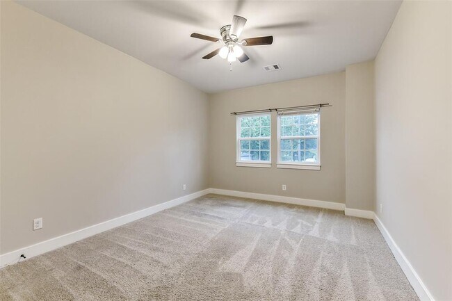 Building Photo - 15407 Cypress Gdns Dr