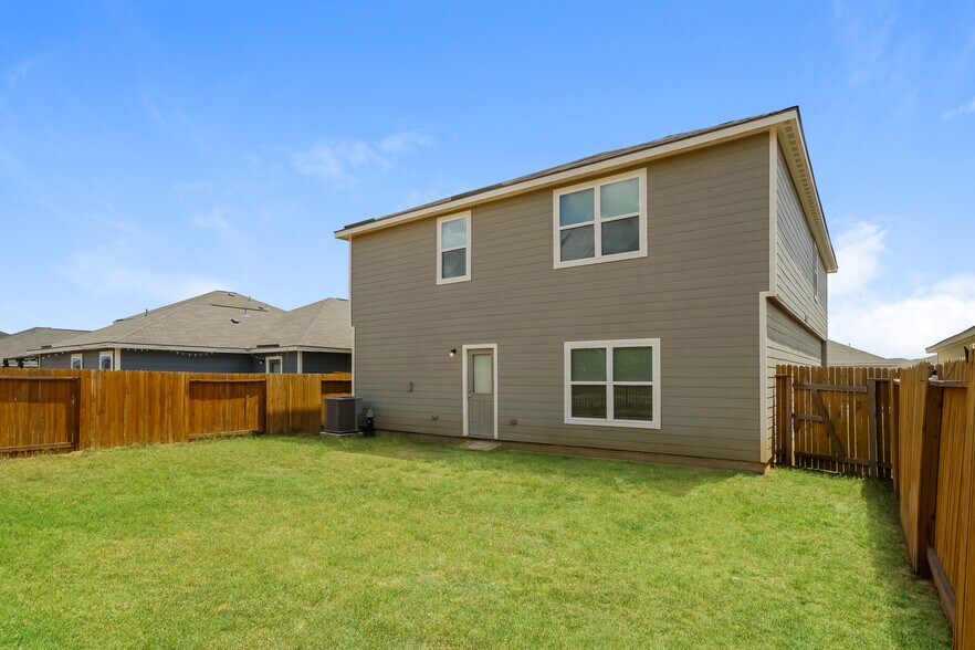 Building Photo - 7207 Aaron Jordan Dr