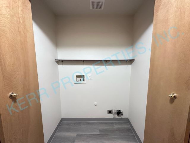 Building Photo - Charming 2-Bedroom Multiplex in Portland with Cozy 862 Sq Ft Layout - Perfect for Urban Living!