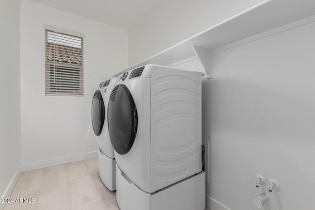 Building Photo - 14445 W Faye Way