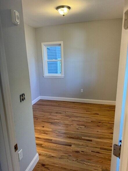 Building Photo - 84 Fayston St