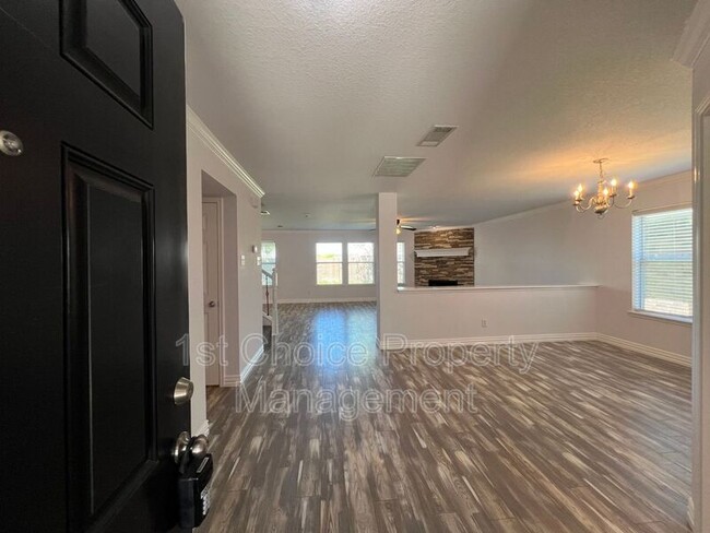 Building Photo - 9221 Comanche Ridge Dr