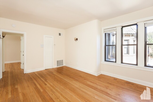 Primary Photo - 4036 N Ashland Ave