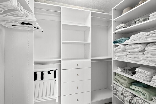 Building Photo - 1601 N Central Ave