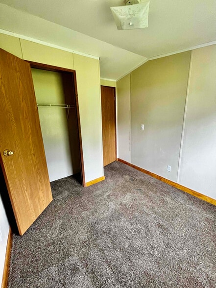 Building Photo - 1038 Maple Dr