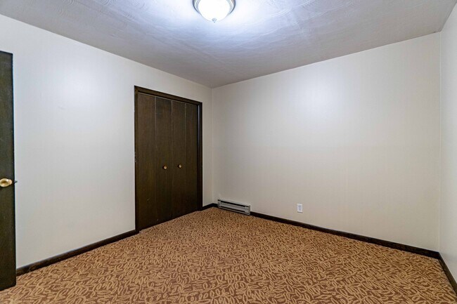 Building Photo - 1515 Golfview