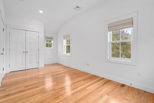 Building Photo - 17 Vernon St