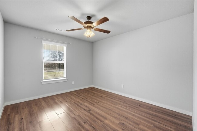 Building Photo - 14 Drew Ln