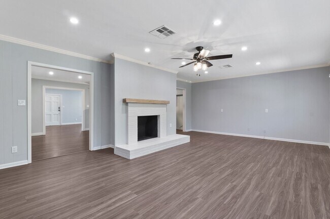 Building Photo - Completely Renovated Home Less Than 1 Mile From TCU