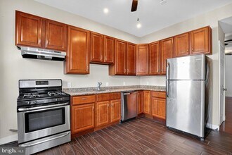 Building Photo - 112 E Allen St