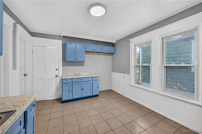 Building Photo - 563 Humboldt Pkwy