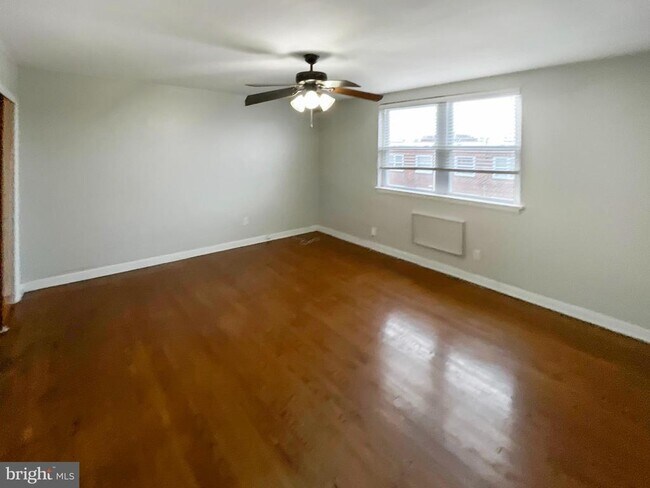 Building Photo - 1409 N 76th St