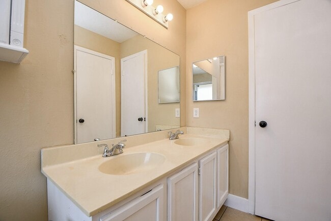 Building Photo - 12655 Mill Wheel Ln