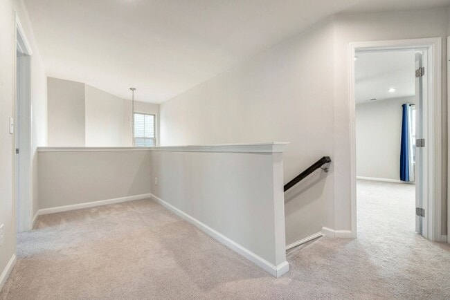 Building Photo - Welcome to this stunning 3-bed, 3-bath home located in the vibrant community of Wake Forest, NC.