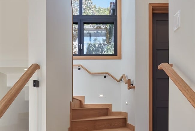 Building Photo - 76 Holworthy St