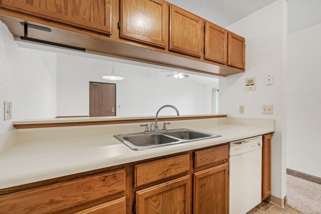 Cascade - 2 Bed / 1 Bath - 900 Sq.Ft. - Jordan Creek and Mills