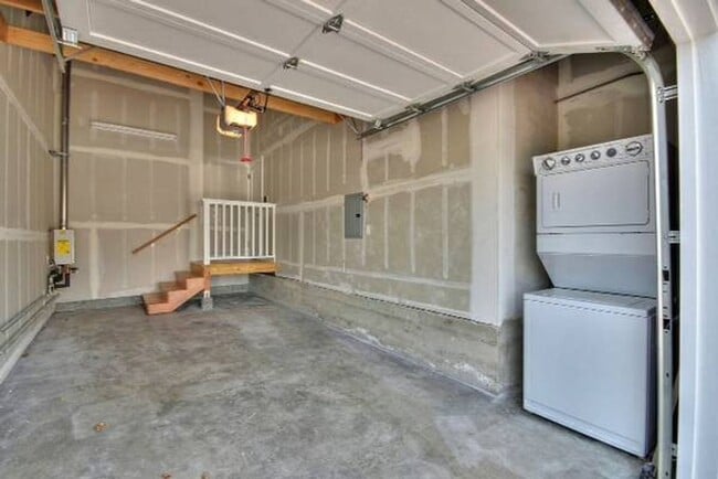 Building Photo - Spacious 1 bedroom in San Mateo